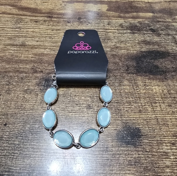 3/$15 New paparazzi silvertone and blue stone bracelet - Picture 1 of 4